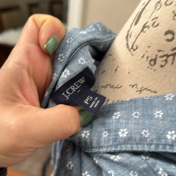 EUC J. Crew Chambray button down shirt in size PS - Picture 6 of 8